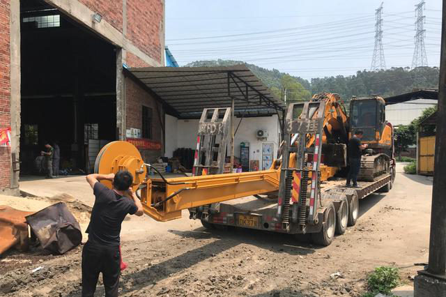 勾機(jī)伸縮臂廠家、挖機(jī)伸縮臂廠家